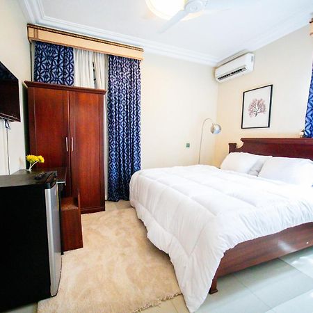 Aduk Guest House Airport City Аккра Экстерьер фото