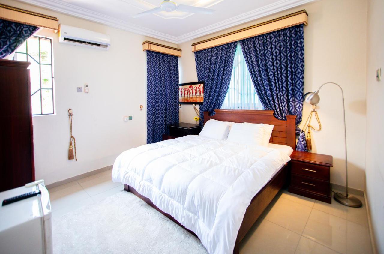 Aduk Guest House Airport City Аккра Экстерьер фото